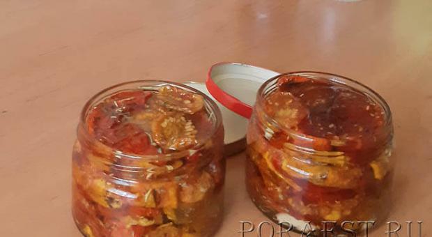 Sonnengetrocknete Tomaten sind einfach und köstlich nach italienischer Art