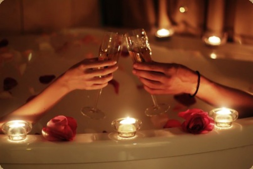 Романтическая ванная при свечах для подруги